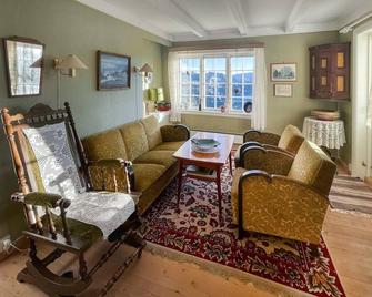 4 bedroom cozy home in Svorkmo - Orkanger - Sala de estar