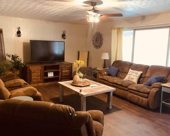 4 bedroom Trail House in Williamson, WV - Williamson - Sala de estar