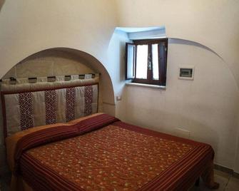 Agriturismo Grotta Di Figazzano - Cisternino - Schlafzimmer