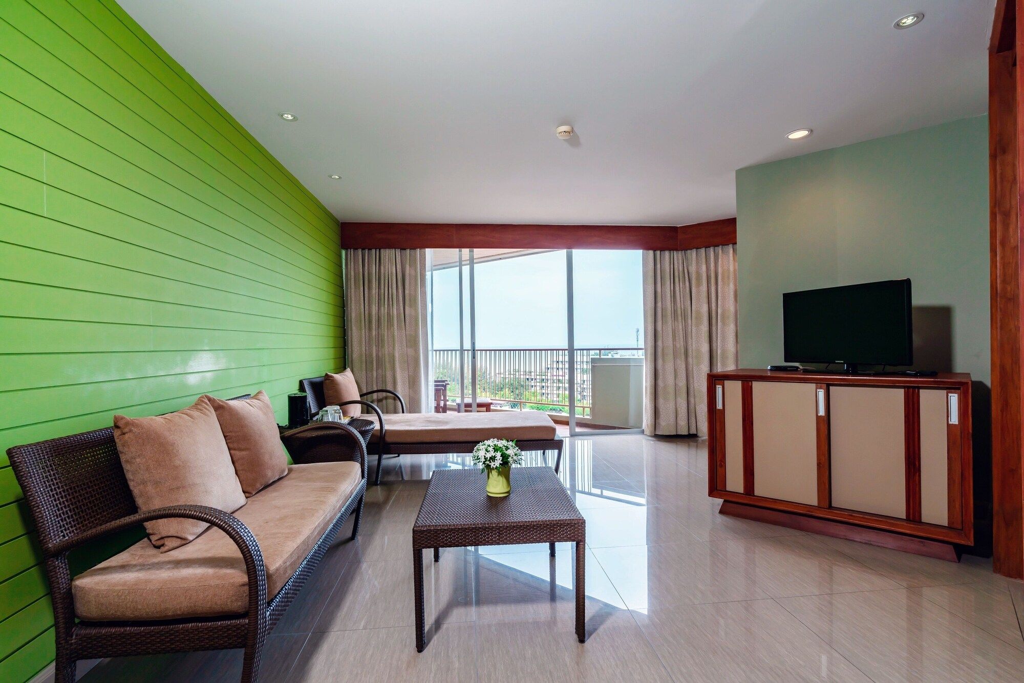 Long Beach Cha-am Hotel - Cha-am - Living room