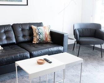 The Rosalie Suite 1, Steps from Norfolk's Hospitals - Norfolk - Sala de estar