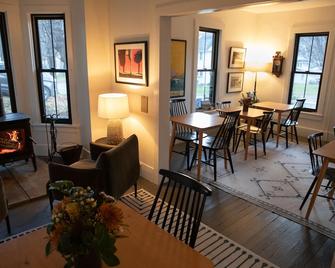 The Yarra - Roscoe - Front desk