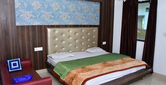 Raj Resort - Rishikesh - Bedroom