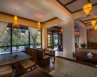 Hotel 100 Petals - Gangtok 12 mins from MG Marg - Gangtok - Restaurant