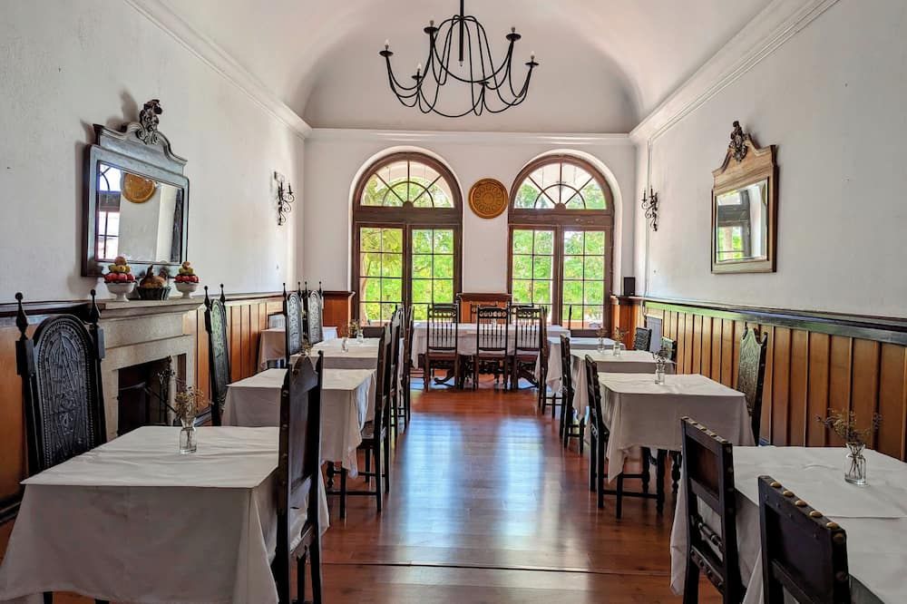 هوتل ألبيرجاريا سولار دي مونفا - ايفورا - مطعم