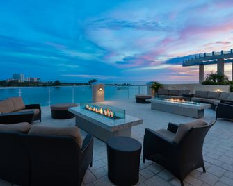 Hampton Inn and Suites Clearwater Beach - Clearwater Beach - Restaurante
