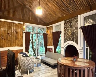 Nuansa Pagi Home & Coffee - Sukabumi - Huiskamer