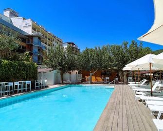 Hotel Rosaleda del Mijares - Montanejos - Басейн