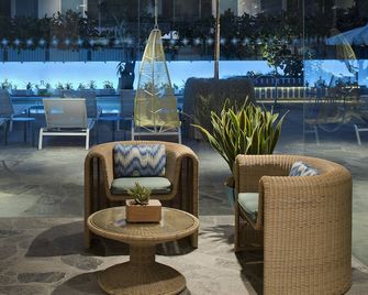Beverly Laurel Motor Hotel - Los Angeles - Patio