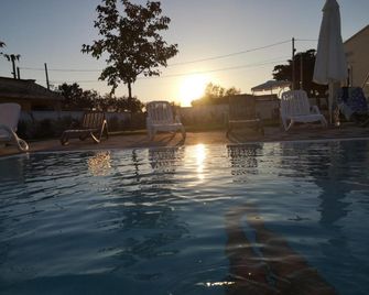 Tamarix - Pulsano - Bazén