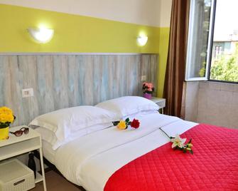 Hotel New Milan - Milão - Quarto