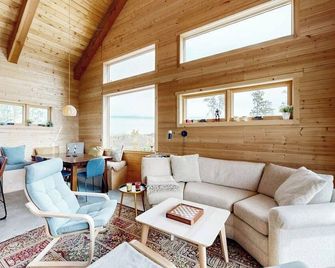 Modern off grid cabin with stocked kitchen & private mountain view- dog friendly - Tabernash - Sala de estar
