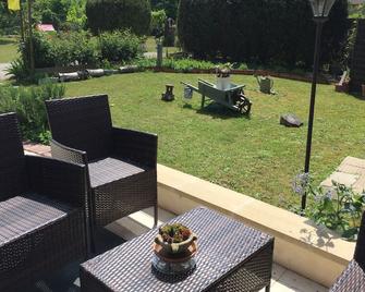 Villa Roland en Bourgogne - Chagny - Patio