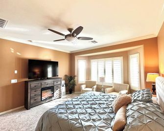 Beautiful, Fully Furnished Home With Endless Amenities in Anthem at Sun City!! - Florence - Ložnice