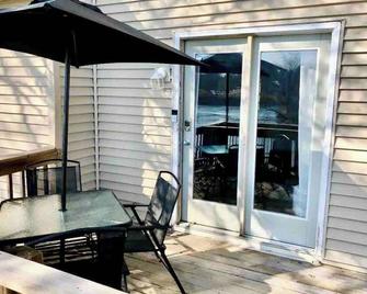 Riverfront Townhome in Downtown Yorkville - Yorkville - Balcony