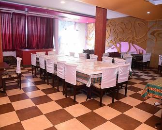 Manoj International - Kanpur - Restaurante