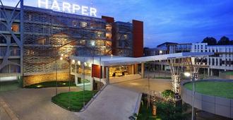 Harper Perintis Makassar - Makassar - Edificio