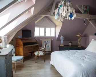 Logis Saint-Léonard - Honfleur - Bedroom