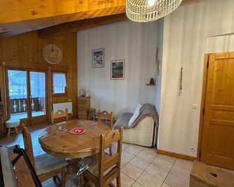 Apartment 4/6 people 400 m from the slopes - Praz-sur-Arly - Salle à manger
