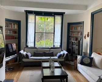 Art Deco town house with swimming pool for up to 8 people - Dole - Wohnzimmer