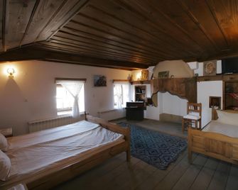 Krychma Bratyata Guest House - Kovachevitsa - Sala de estar