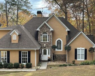 Luxury Lodge Style at Jackson Lake w/ hot tub-game room-deck- firepit - Flovilla - Building