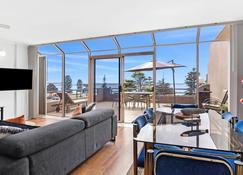 Two Bays Apartments, Australia - Torquay - Living room