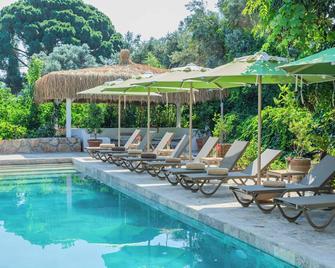 Inone Bitez Hotel - Bitez - Bazén