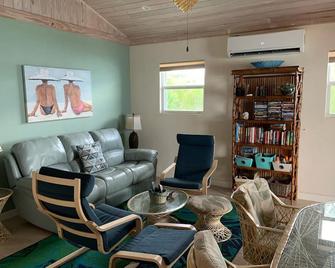 Romantic Seclusion On The Caribbean Sea - Governor’s Harbour - Вітальня