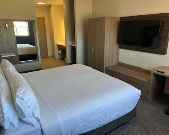 Holiday Inn Express Wichita North - Park City By IHG - Park City - Schlafzimmer