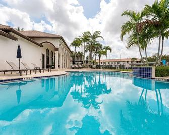 Newly Remodeled Lakefront Oasis - Delray Beach - Pool