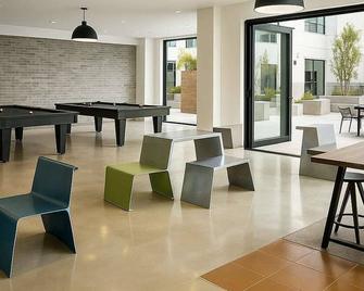 Stylish 1BD Retreat in Hollywood Pool&Free Parking - Los Ángeles - Restaurante