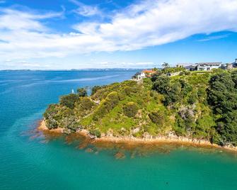 Panoramic Ocean Views - Surfdale - Edificio