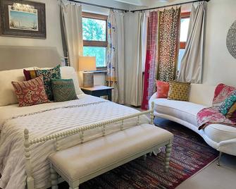 Historic Home with Valley Views - Arroyo Seco - Bedroom