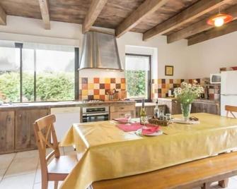 Gîte calme avec jardin clos, équipements complets et activités sur place à Callac - FR-1-306-1130 - Guémené-Penfao - Comedor