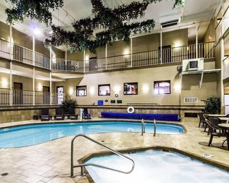 Studio 6 Minot Nd - Minot - Piscina
