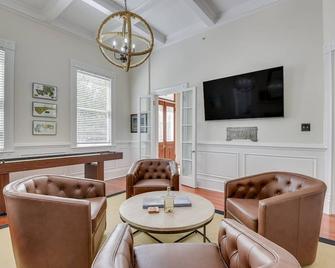 Matchpoint House Aiken - Aiken - Living room