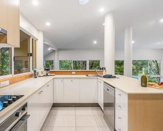 The Sanctuary Little Cove - Noosa Heads - Cocina