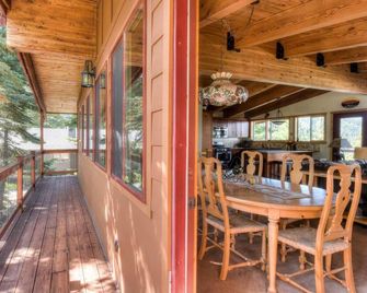 Chamberland Getaway Lake Views w/ Deck! - Homewood