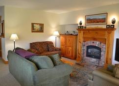Beautiful, Sunny Jay Peak Ski-in/Ski-out Condo - North Troy - Living room