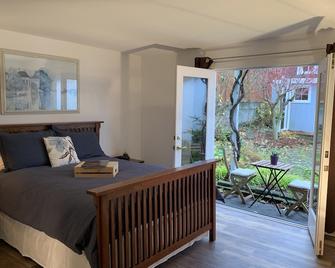 Non Smoking Private Suite In Edmonds Bowl W Sound View. - Edmonds - Bedroom