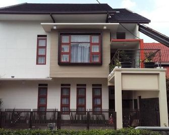 Guest House Rumah Tawa Syariah 2 - באנדונג - בניין