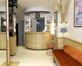 Hotel Odessa Montparnasse - Paris - Front desk