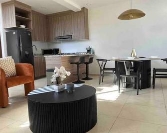 Beautiful 3 bedroom 3 bath house for your get away - Colima - Kitchen