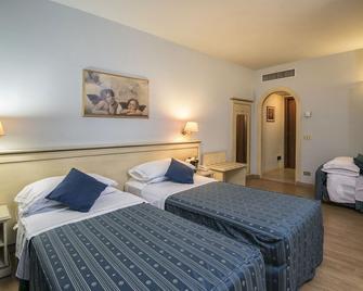 Marchi Hotel - Soliera - Schlafzimmer