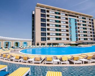 Phoenicia Luxury Hotel - מאמאיה - בריכה