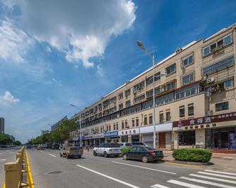 Thank Inn Plus Hotel Hebei Tangshan Lunan District Railway Station - Tangshan - Building