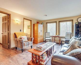 Hike, Soak, Stargaze Cohocton Cabin on 25 Acres - Cohocton - Sala de estar