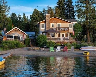Charming Lakefront Cabin with Deck and Fire Pit! - Newport - Edificio