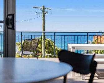 Sandcastle Studio by Coast Hosting - Wamberal - Balcony